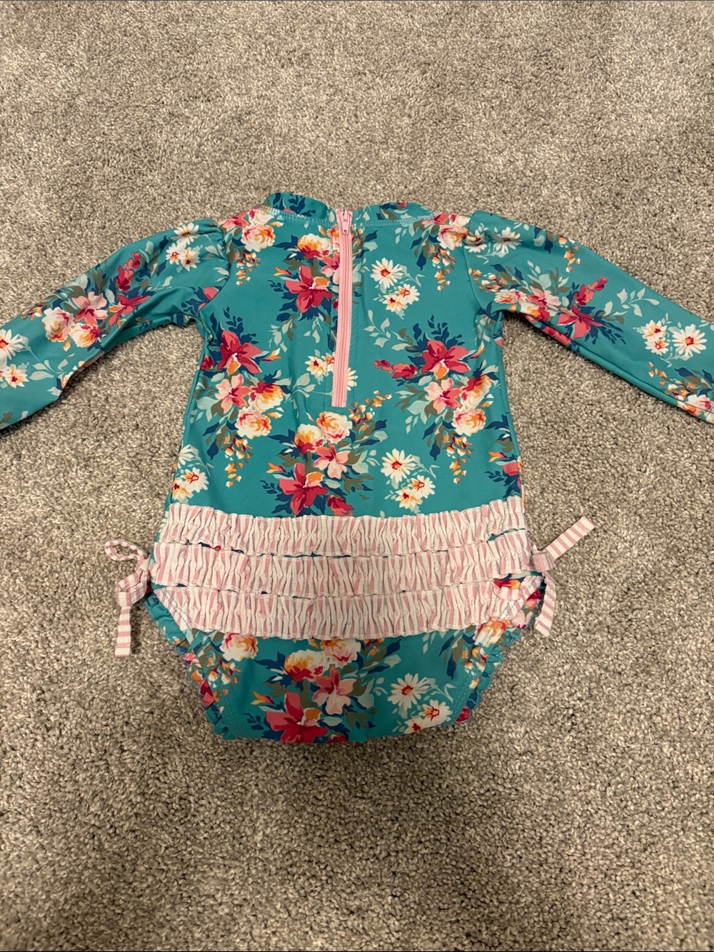 EUC Rufflebutts Rashguard - Picture 3 of 3